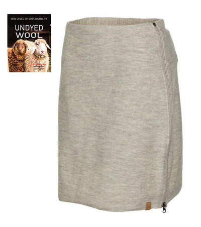 Rak kjol i ljus ullton med subtil melering, dragkedja längs sidan och litet märke nertill, fotad mot vit bakgrund med "Undyed Wool"-skylt.
